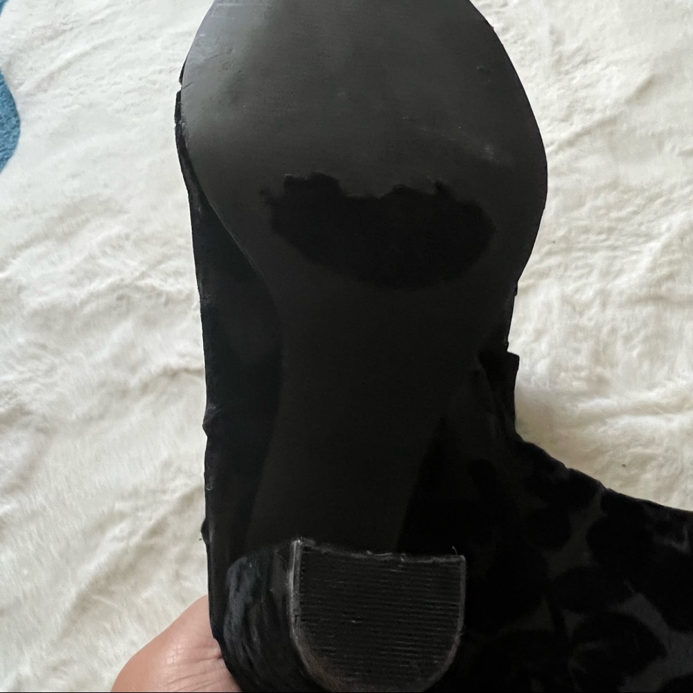Torrid Black Velvet Floral OpenToe Bootie size 8W - Picture 7 of 11